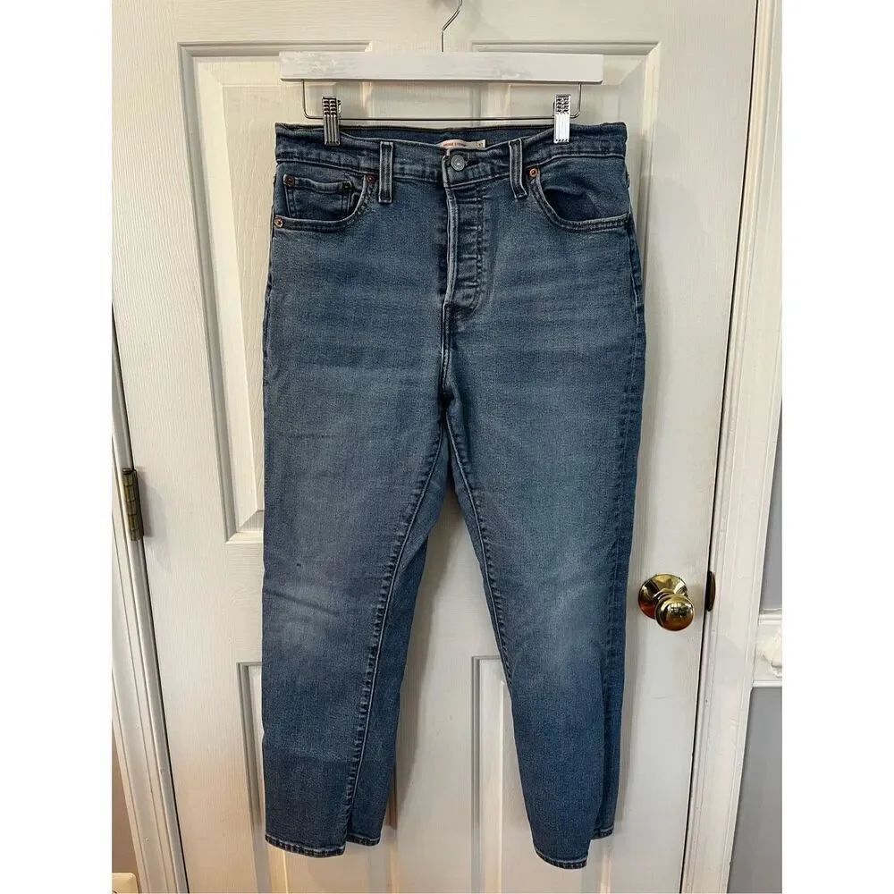 Levi’s Wedgie Straight Jeans sz 32 ( little flaw)